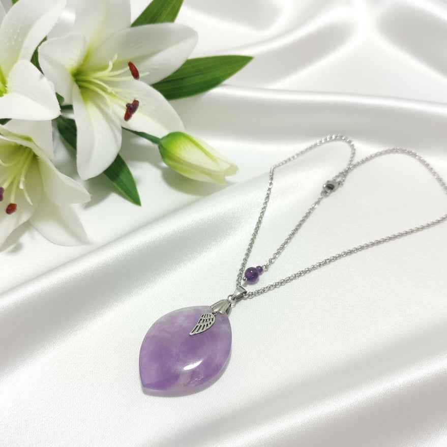 Collier ange argenté et son améthyste