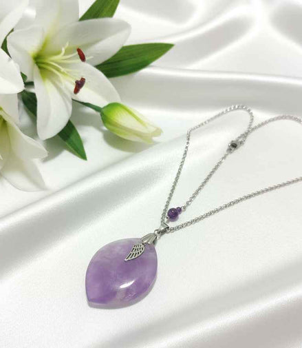 Collier ange argenté et son améthyste