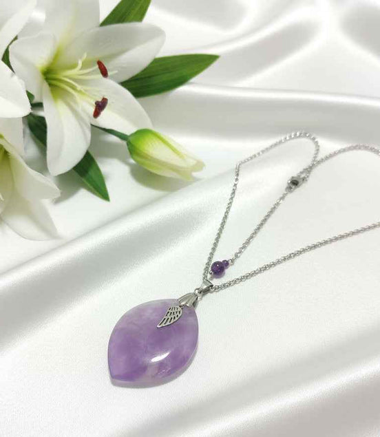 Collier ange argenté et son améthyste