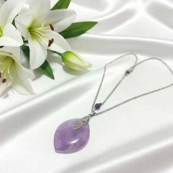 Collier ange argenté et son améthyste