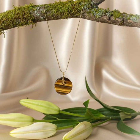 Collier doré et oeil de tigre, trèfle