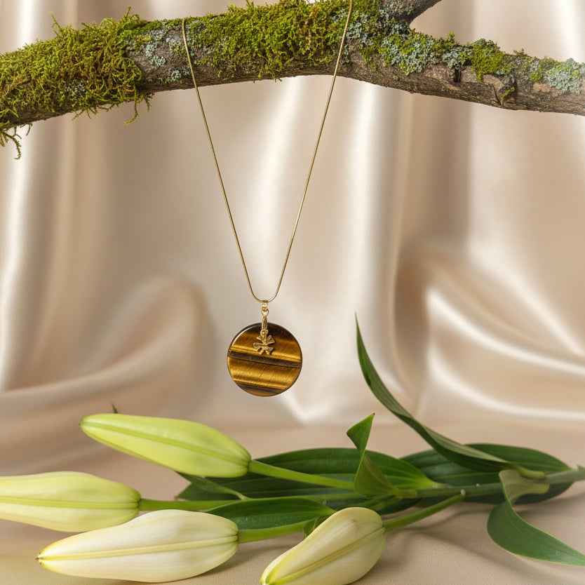 Collier doré et oeil de tigre, trèfle