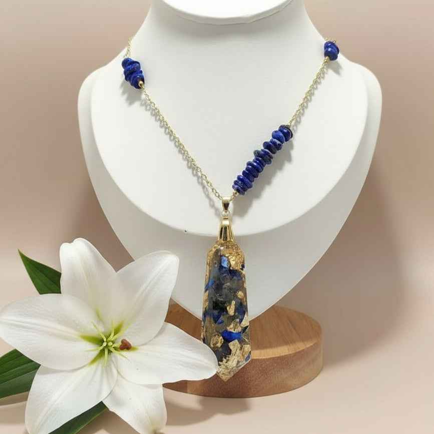 Collier orgonite pointe doré en Lapis lazuli