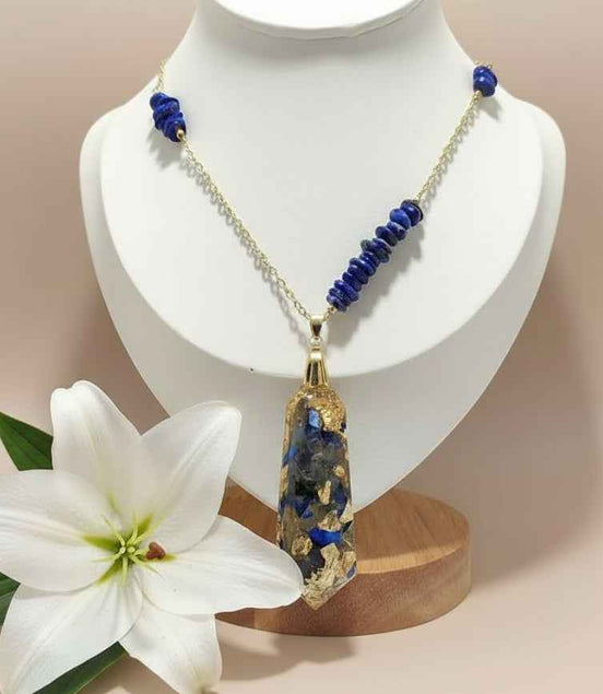 Collier orgonite pointe doré en Lapis lazuli