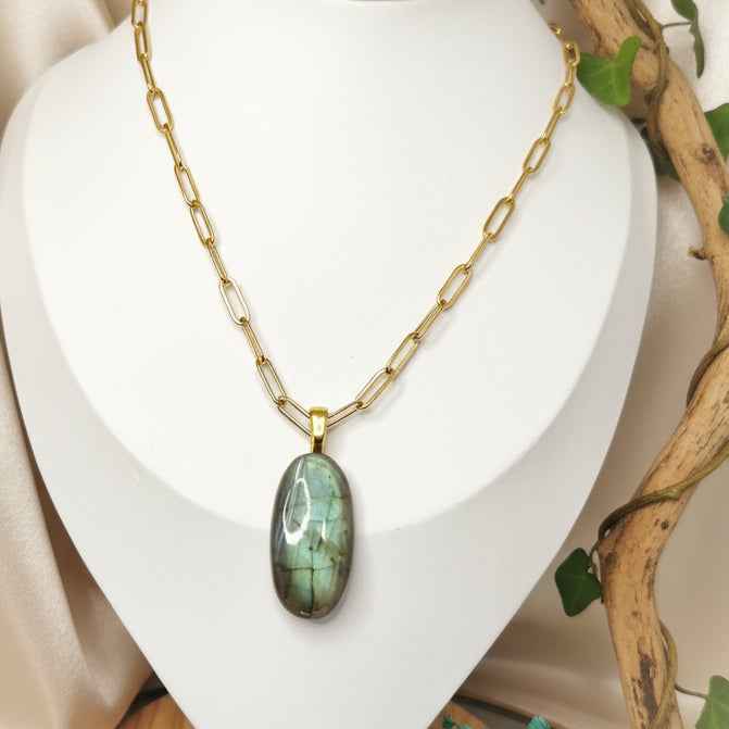 Collier doré et labradorite verte