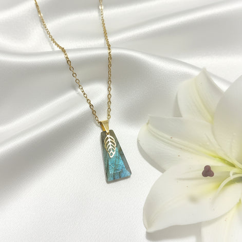 Collier fin doré ou argenté labradorite rectangle au choix