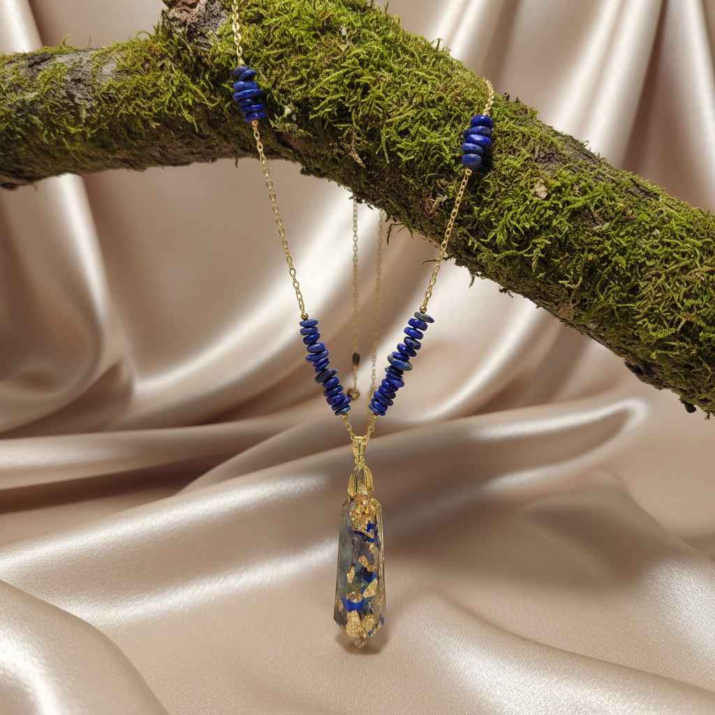 Collier orgonite pointe doré en Lapis lazuli