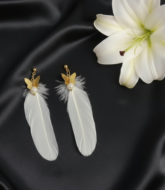 Boucles d'oreilles dorées plume céleste et pierre de lune