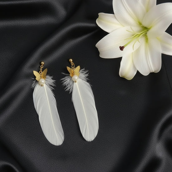Boucles d'oreilles dorées plume céleste et pierre de lune