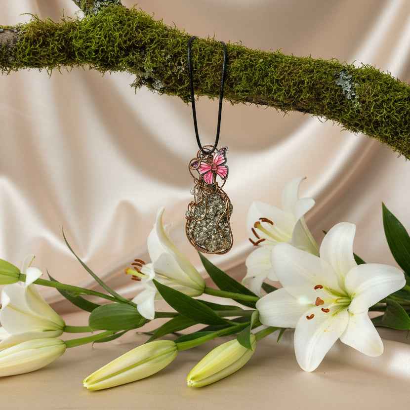 Collier et Pendentif en Pyrite sertie et papillon
