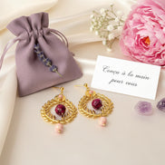 Boucles d'oreilles dorées Rhodochrosite et boutons de rose