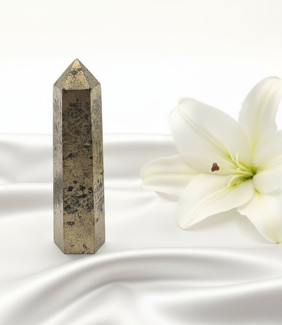 Pierre de Pyrite en Pointe de 8cm ou brute de 6cm