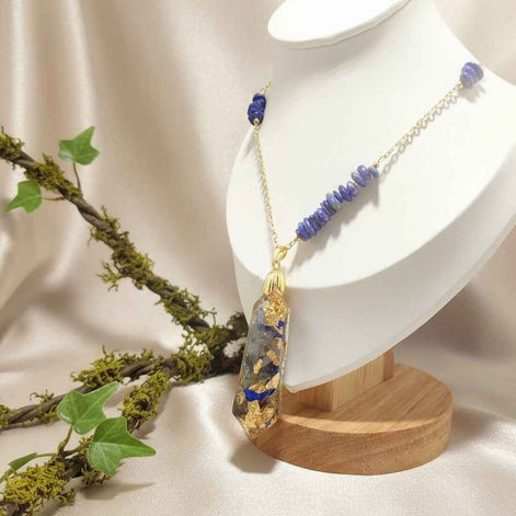 Collier orgonite pointe doré en Lapis lazuli