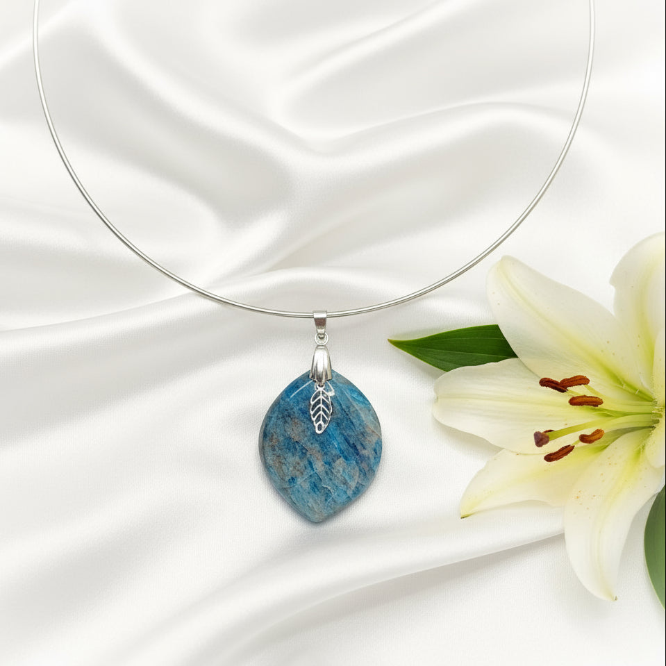 collier argenté apatite
