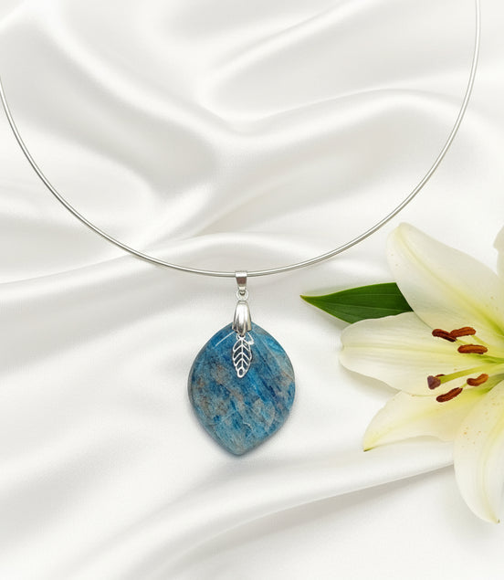 collier argenté apatite