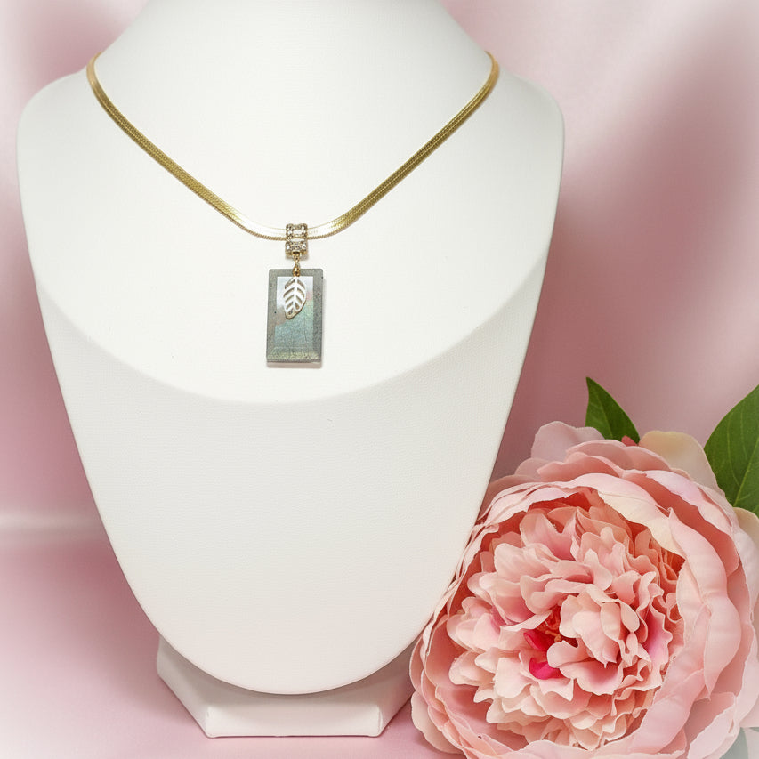 Collier fin doré ou argenté labradorite rectangle au choix