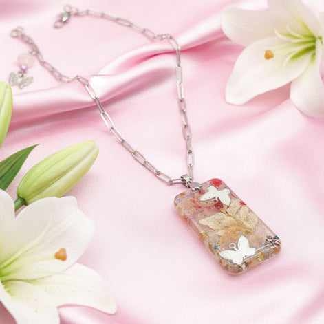 Collier féérique en quartz rose, résine et fleurs, au choix