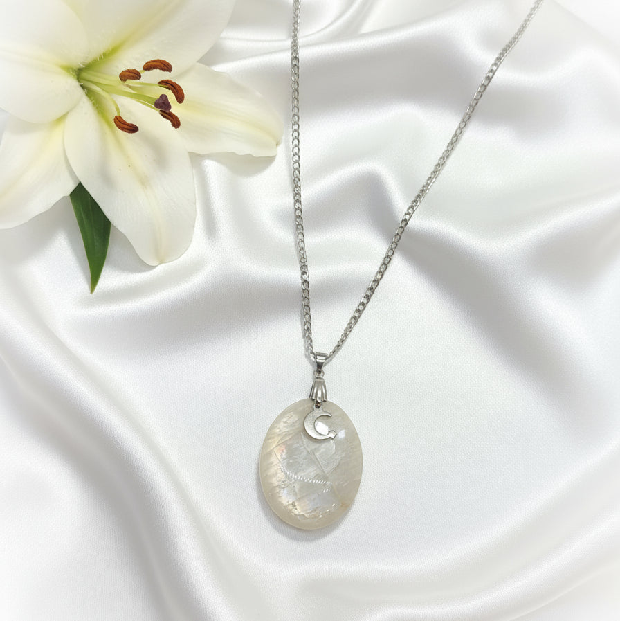 collier argenté pierre de lune blanche