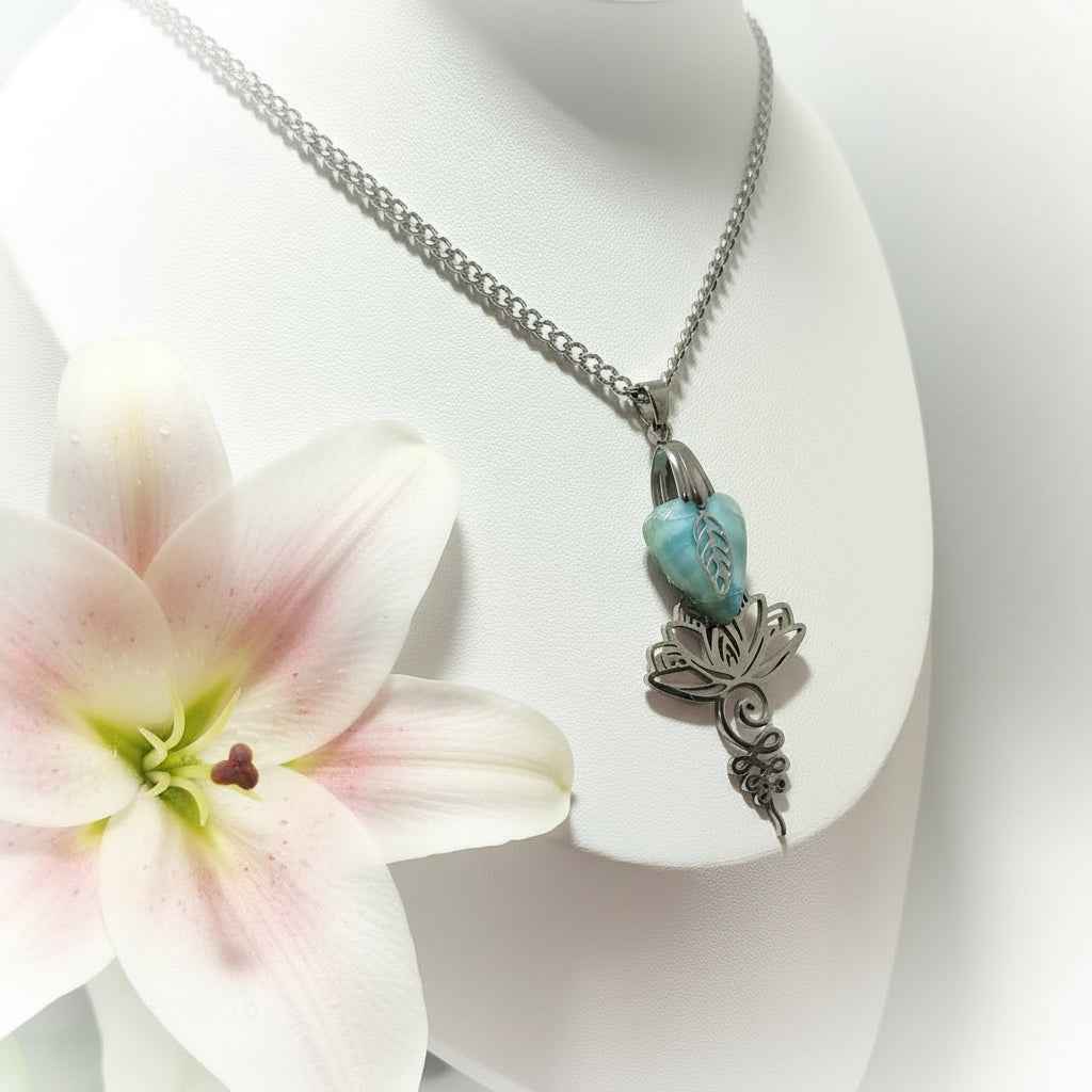 Collier chaine argenté et larimar au choix, sur lotus unalome ou simple