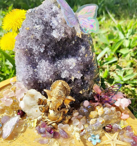 Plateau le paradis de ganesh et géode d'améthyste de 14 cm