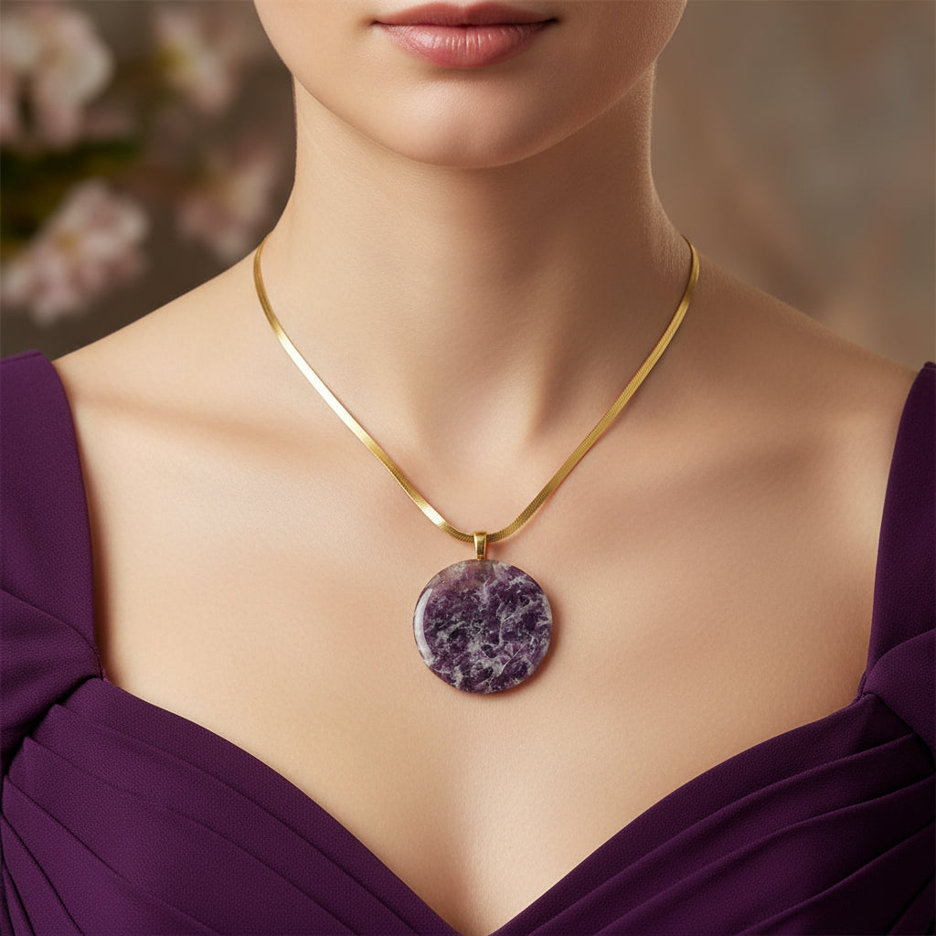 collier doré lépidolite