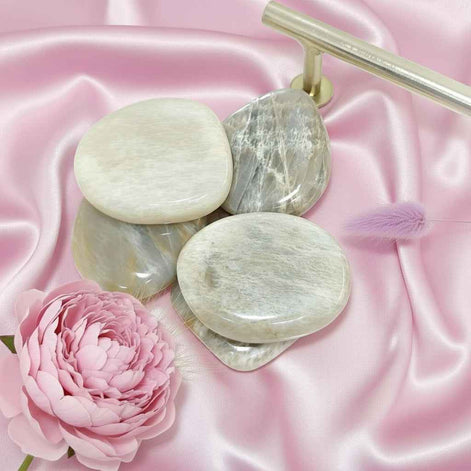 Pierre de lune nacré en Galet, roulée, sphère, pointe...au choix