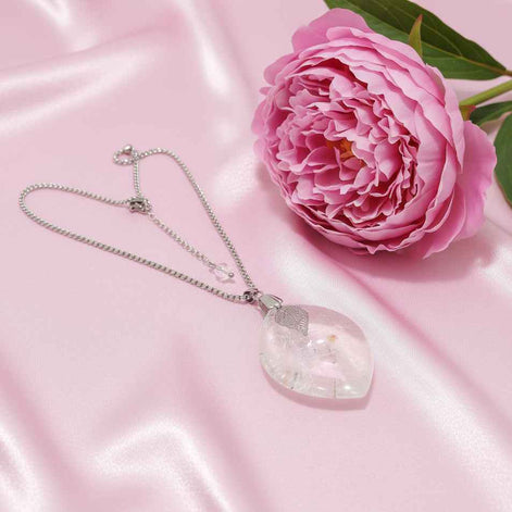 Collier argenté et cristal de roche