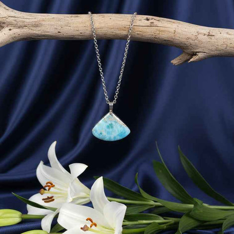 Collier chaine argenté et larimar au choix, sur lotus unalome ou simple