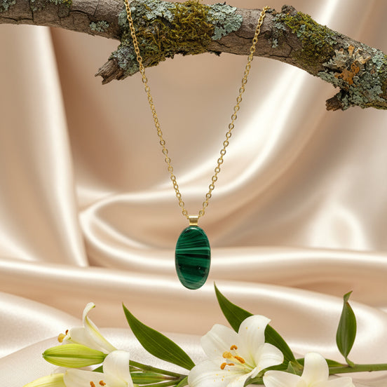 collier doré en malachite obale
