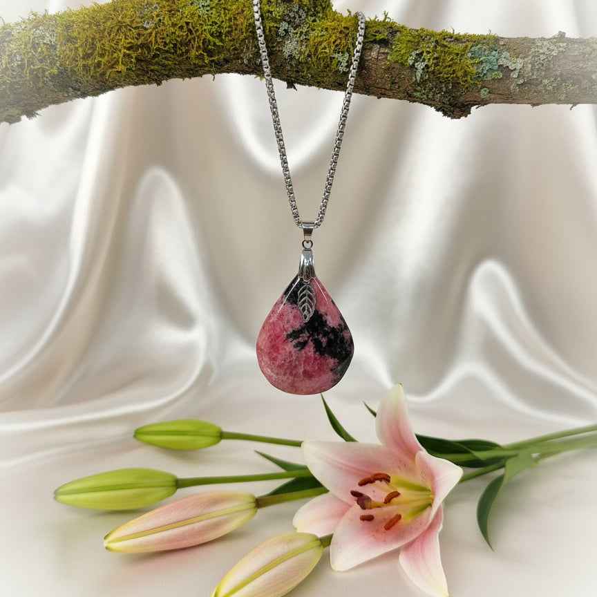 Collier et sa rhodonite extra, doré ou argenté, pierre au choix