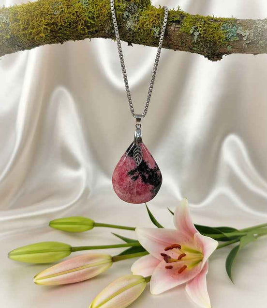 Collier et sa rhodonite extra, doré ou argenté, pierre au choix