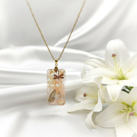 Collier féérique en quartz rose, résine et fleurs, au choix