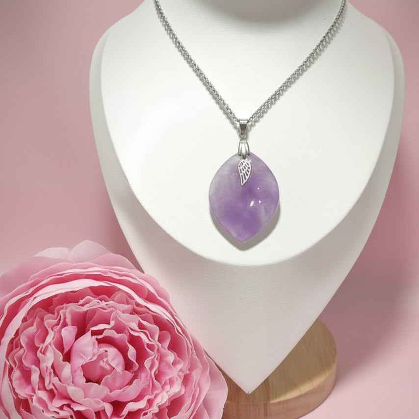 Collier ange argenté et son améthyste