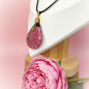 Collier et sa rhodonite extra, doré ou argenté, pierre au choix
