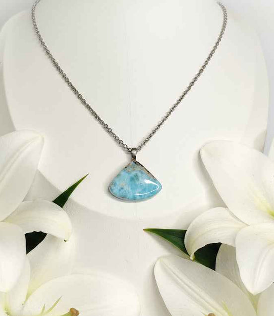 Collier chaine argenté et larimar au choix, sur lotus unalome ou simple