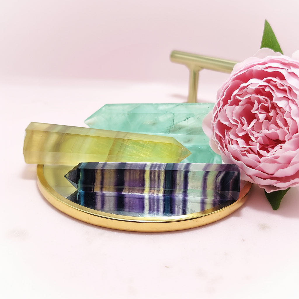 Fluorite coloré violette, verte, jaune roulées, en pointe, au choix