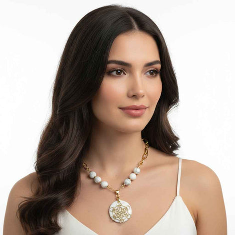 Collier doré et Howlite, Métatron ou feuille