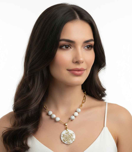 Collier doré et Howlite, Métatron ou feuille