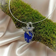 Torque Isis argenté en lapis lazuli extra sertie de cuivre