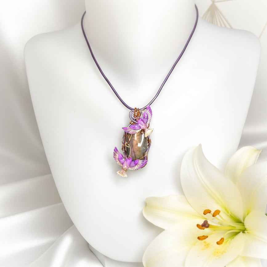 Collier phénix et sa labradorite rose sertie