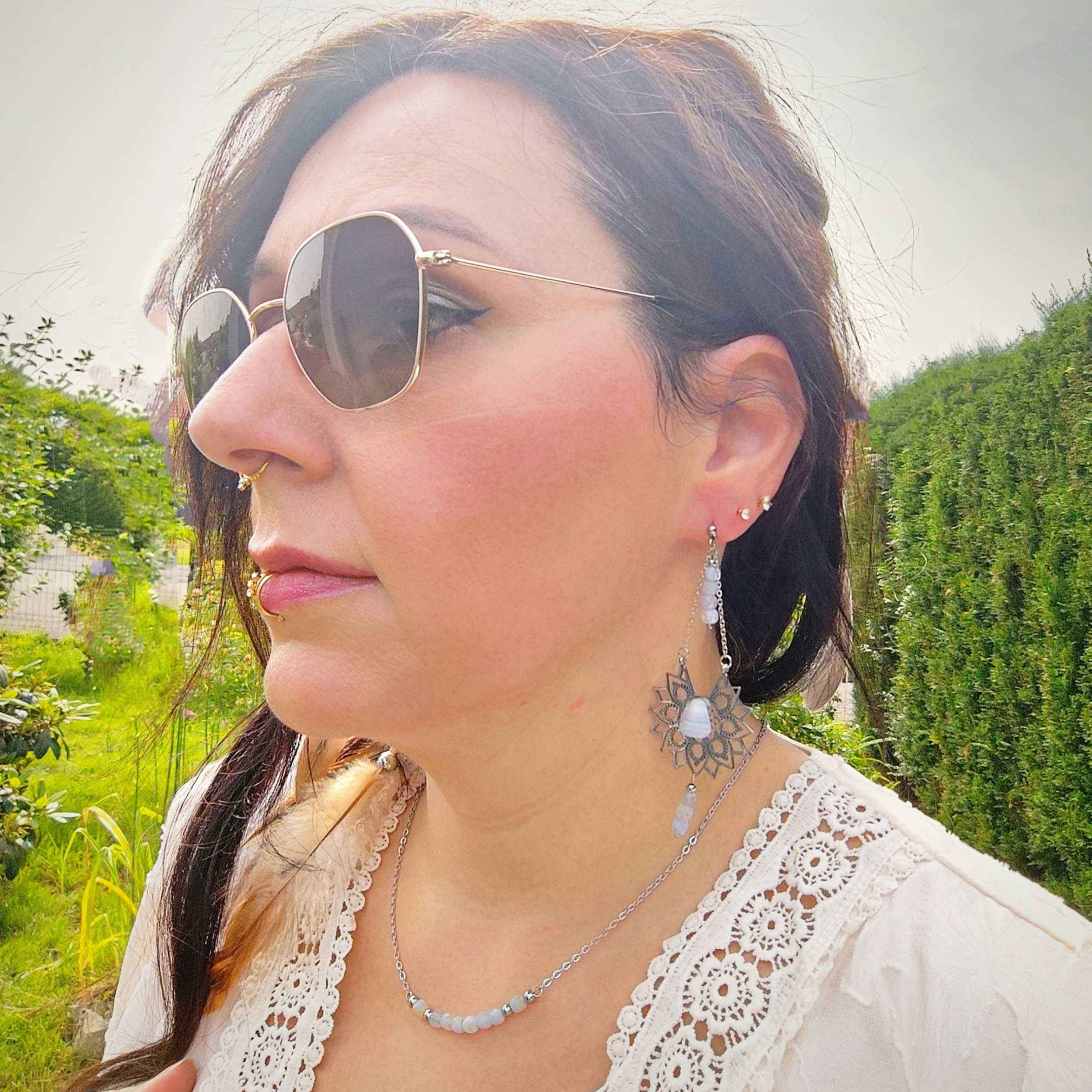 Collier et boucles d'oreilles céleste en calcédoine bleue