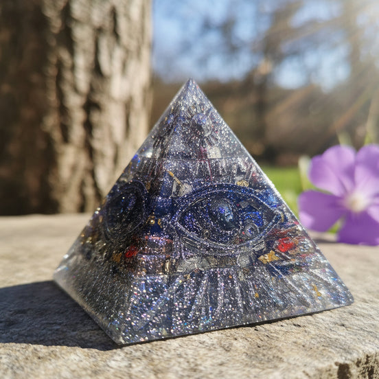 orgonite pyramide protection