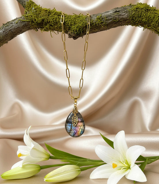 collier doré labradorite violette