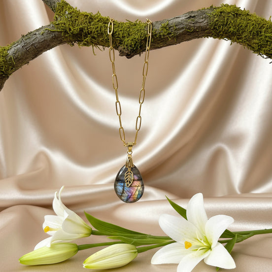 collier doré labradorite violette
