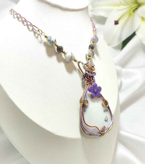 Collier violet et Pendentif en merlinite sertissage cuivre