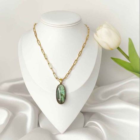Collier doré et labradorite verte