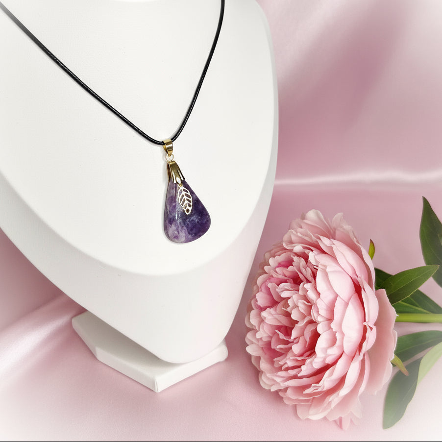 collier noir lépidolite