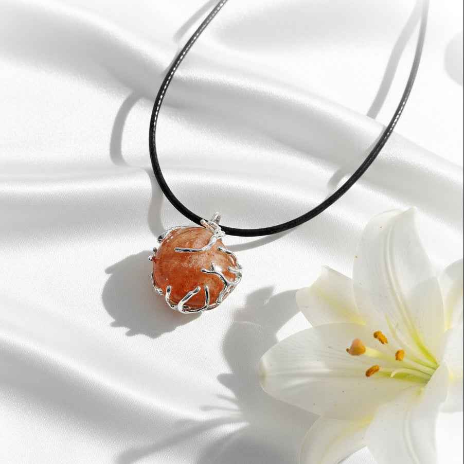 Collier noir argenté et Pierre de soleil AA