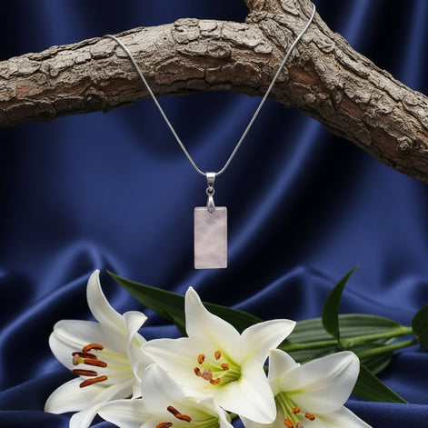 collier fin argenté en pierre