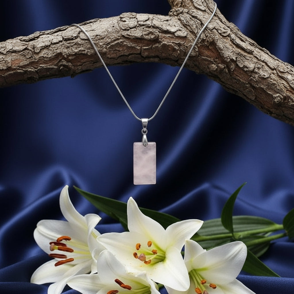 collier fin argenté en pierre